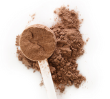 Braunes Mix Pulver für Hot Chocolate zusammen mit einem Messlöffel
