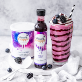 Topping Crème Wild Berry in Komposition mit Mix Pulver und Wild Berry Milchshake